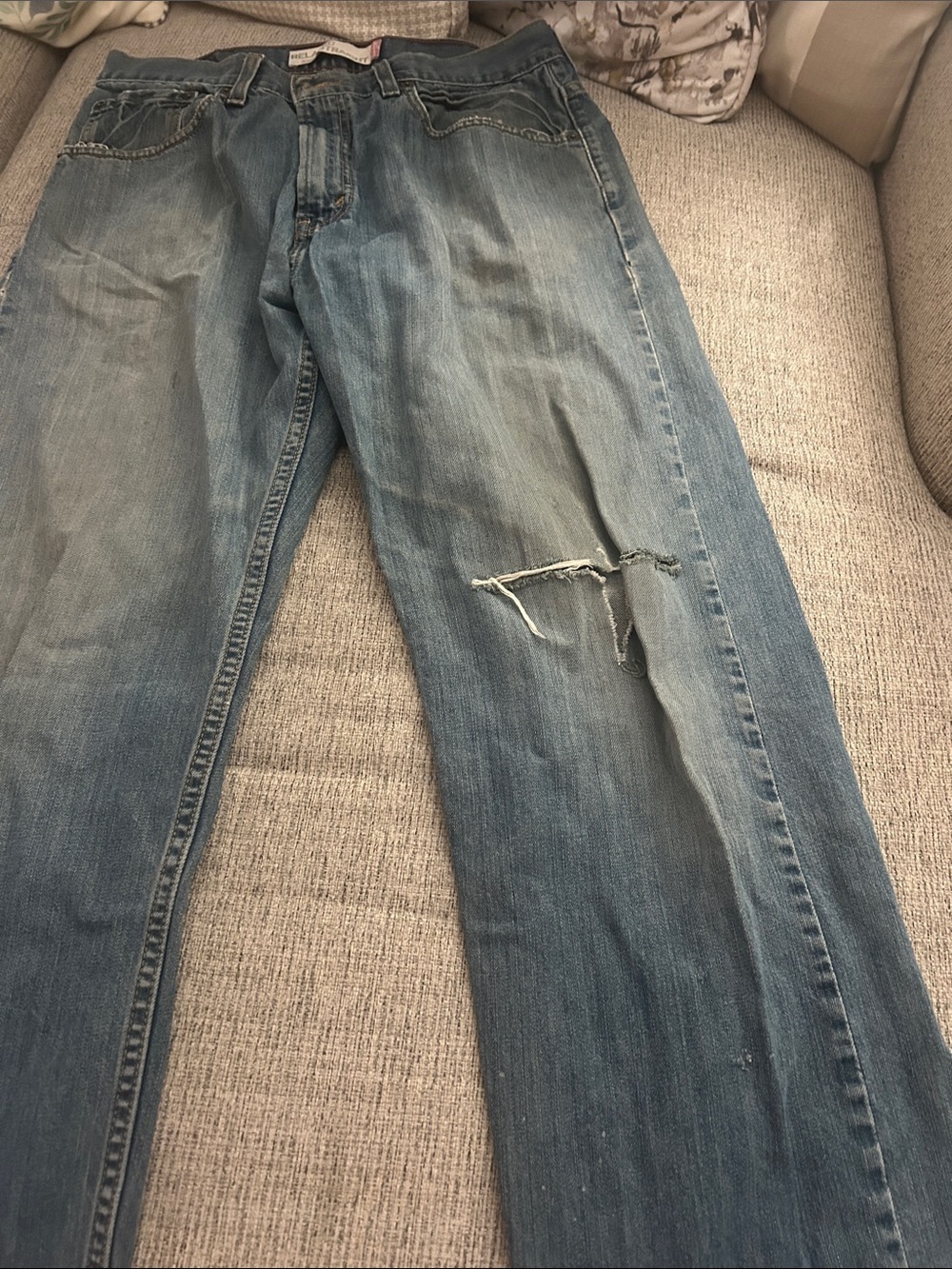 Levi's Men's Faded Blue Straight Jeans - Picture 3 of 11